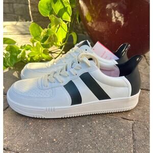 Men's Redvanley white performance golf shoes size 11.5